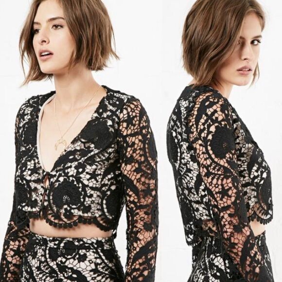 NWT Stone Cold Fox Charlie Blouse Size S Black Lace Crochet Crop Preppy Boho - Picture 1 of 8
